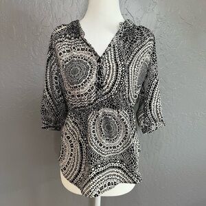 Women's Black and White Patterned Top